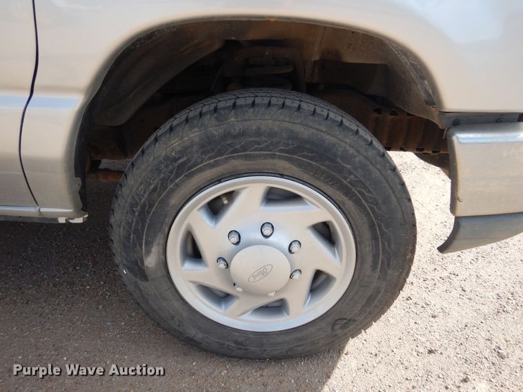 image for item KD9213 2010 Ford E350 Super Duty  van