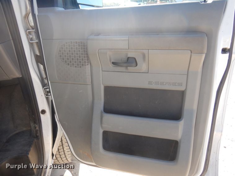 image for item KD9216 2013 Ford E250  van