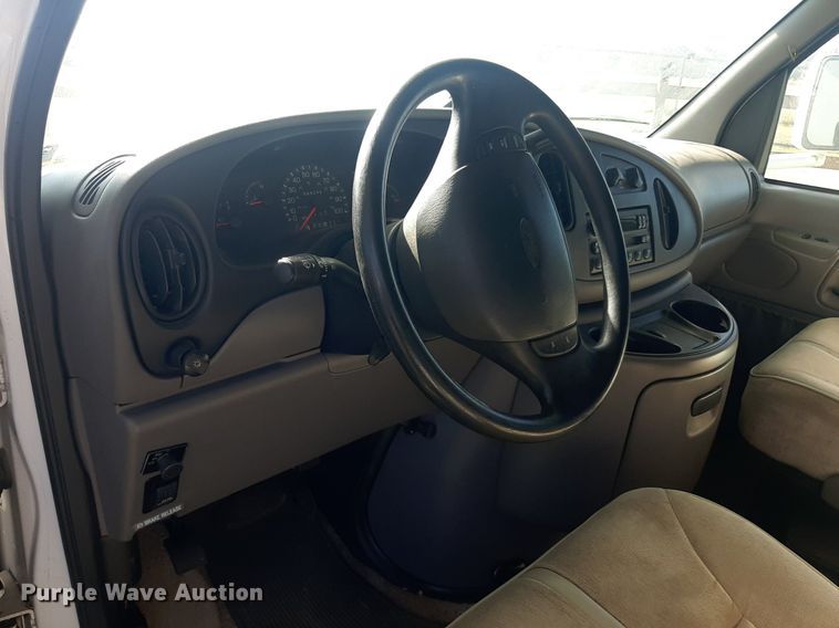 image for item KD9226 1999 Ford E450  RV