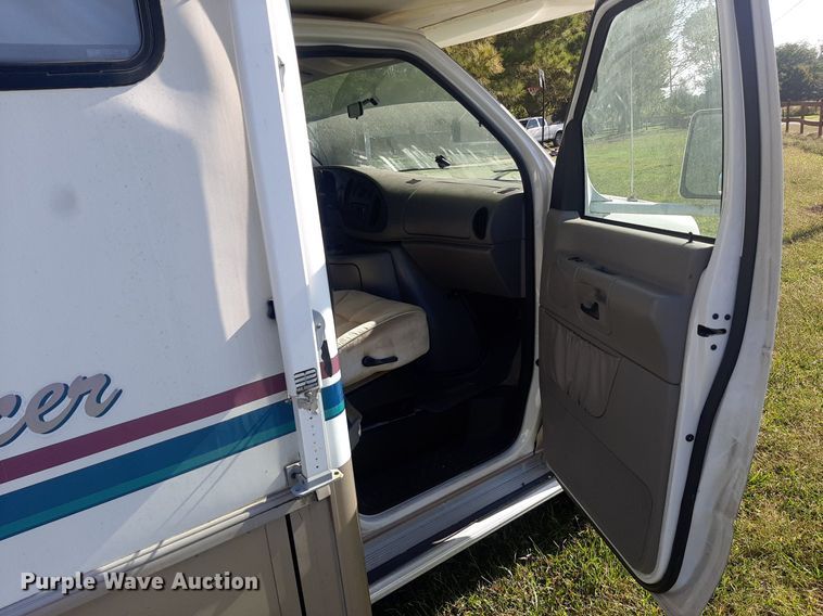 image for item KD9226 1999 Ford E450  RV