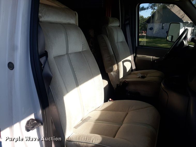 image for item KD9226 1999 Ford E450  RV