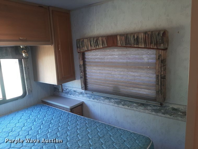 image for item KD9226 1999 Ford E450  RV