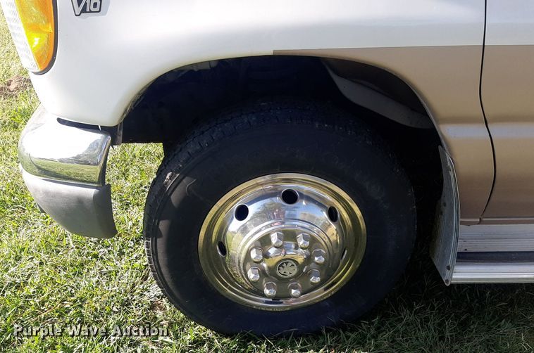 image for item KD9226 1999 Ford E450  RV