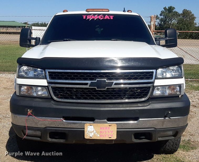 image for item KD9231 2006  Chevrolet Silverado 3500  Crew Cab flatbed pickup truck