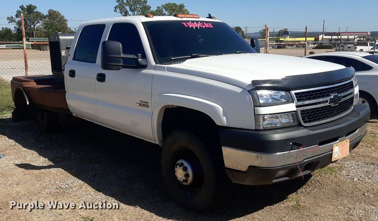 image for item KD9231 2006  Chevrolet Silverado 3500  Crew Cab flatbed pickup truck