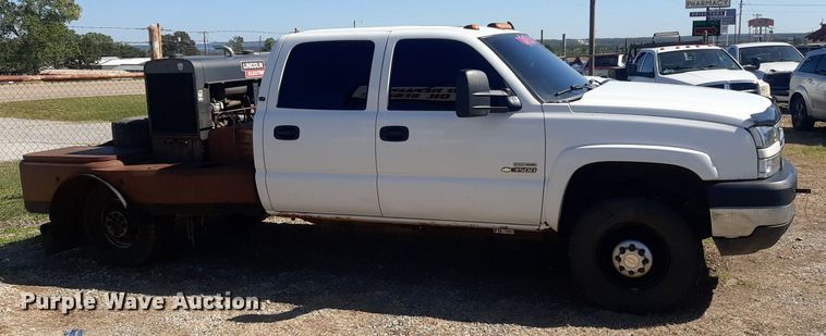 image for item KD9231 2006  Chevrolet Silverado 3500  Crew Cab flatbed pickup truck