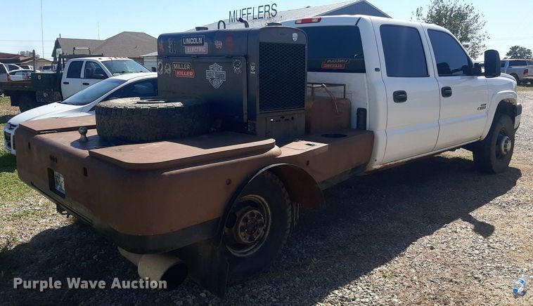 image for item KD9231 2006  Chevrolet Silverado 3500  Crew Cab flatbed pickup truck