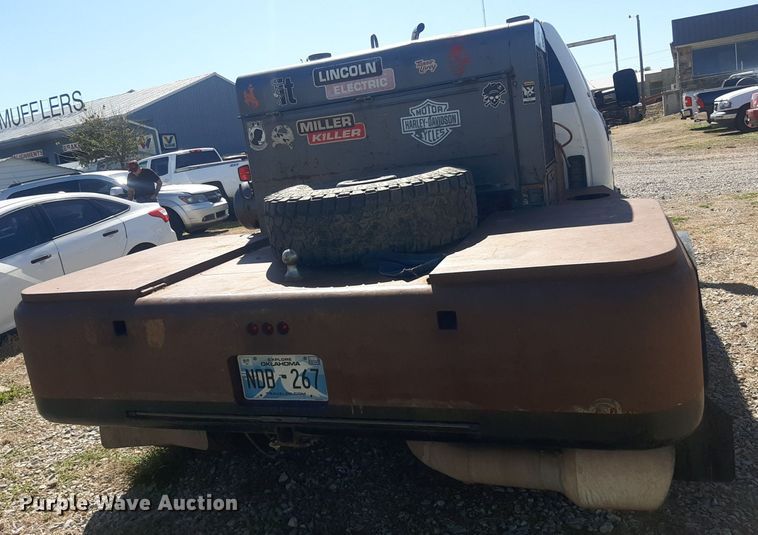 image for item KD9231 2006  Chevrolet Silverado 3500  Crew Cab flatbed pickup truck