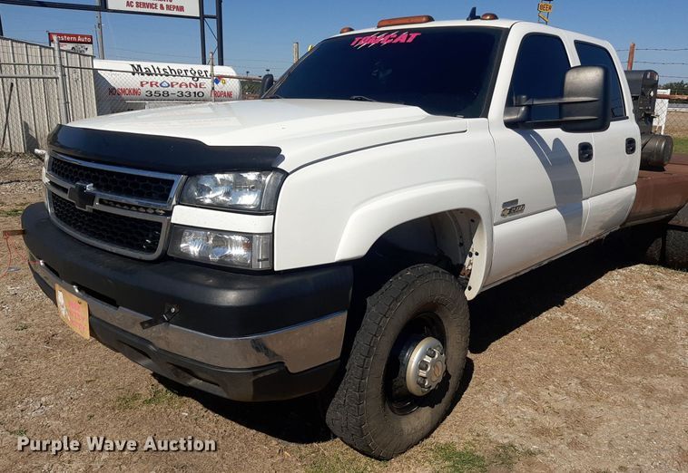 image for item KD9231 2006  Chevrolet Silverado 3500  Crew Cab flatbed pickup truck