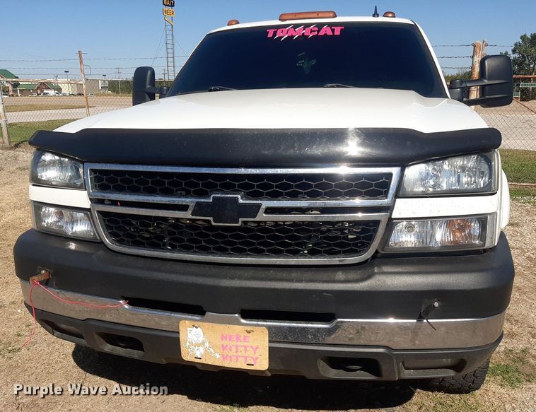 image for item KD9231 2006  Chevrolet Silverado 3500  Crew Cab flatbed pickup truck