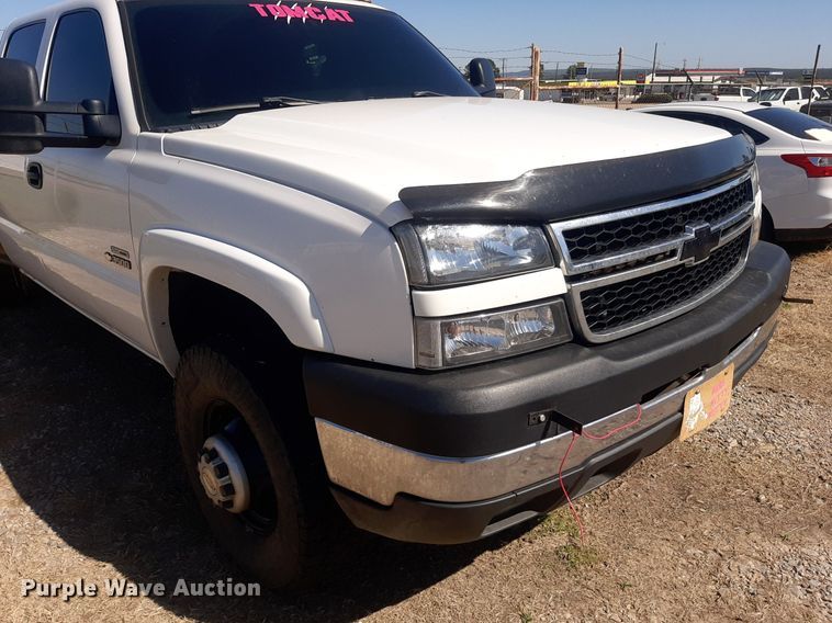image for item KD9231 2006  Chevrolet Silverado 3500  Crew Cab flatbed pickup truck