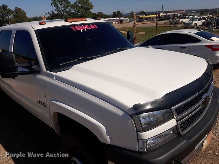 image for item KD9231 2006  Chevrolet Silverado 3500  Crew Cab flatbed pickup truck