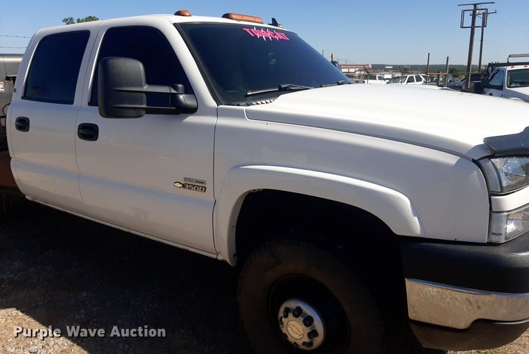 image for item KD9231 2006  Chevrolet Silverado 3500  Crew Cab flatbed pickup truck