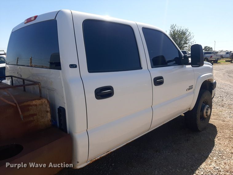 image for item KD9231 2006  Chevrolet Silverado 3500  Crew Cab flatbed pickup truck