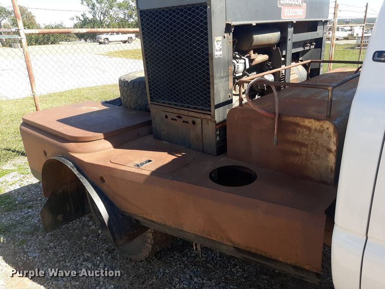 image for item KD9231 2006  Chevrolet Silverado 3500  Crew Cab flatbed pickup truck