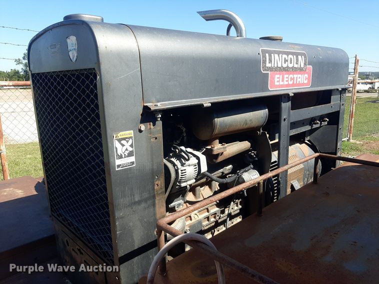 image for item KD9231 2006  Chevrolet Silverado 3500  Crew Cab flatbed pickup truck