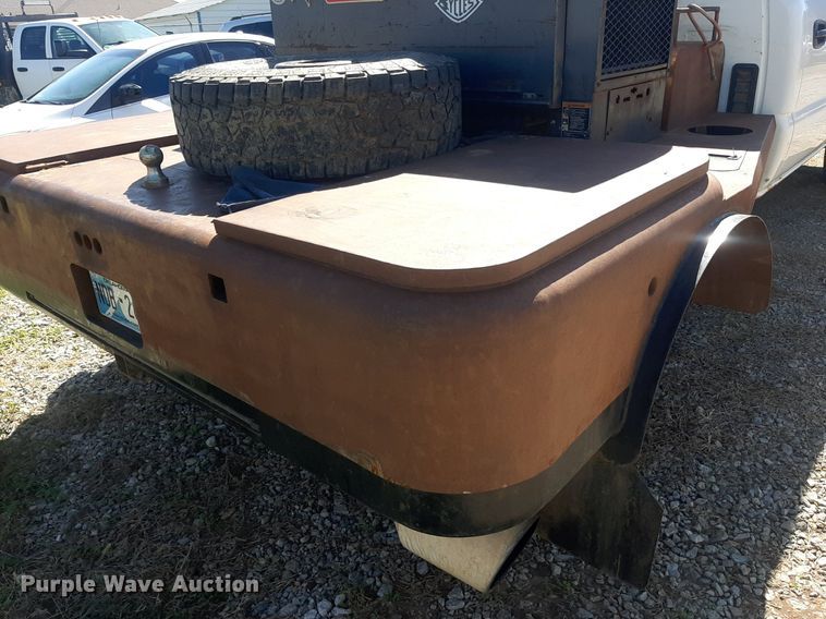 image for item KD9231 2006  Chevrolet Silverado 3500  Crew Cab flatbed pickup truck