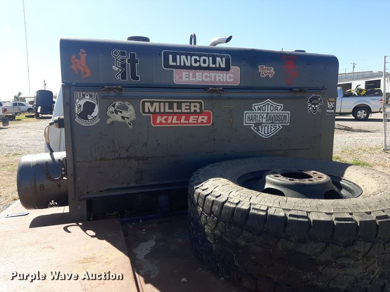 image for item KD9231 2006  Chevrolet Silverado 3500  Crew Cab flatbed pickup truck