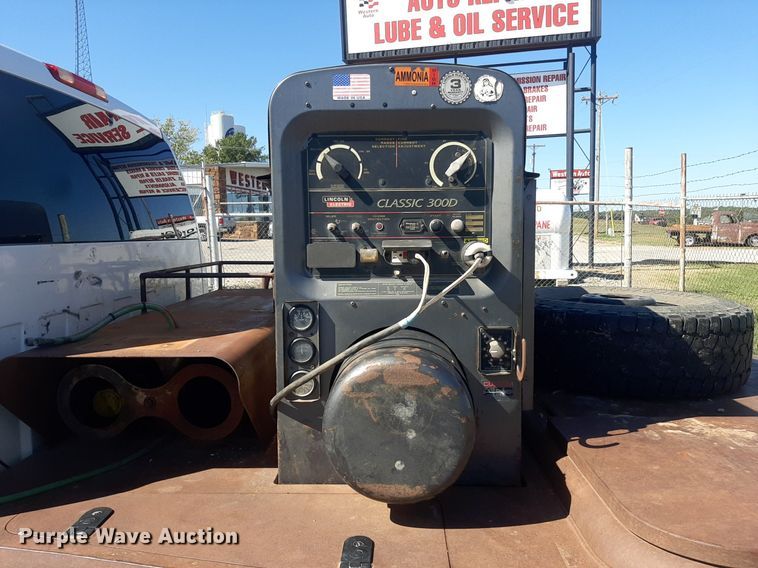 image for item KD9231 2006  Chevrolet Silverado 3500  Crew Cab flatbed pickup truck