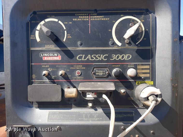 image for item KD9231 2006  Chevrolet Silverado 3500  Crew Cab flatbed pickup truck