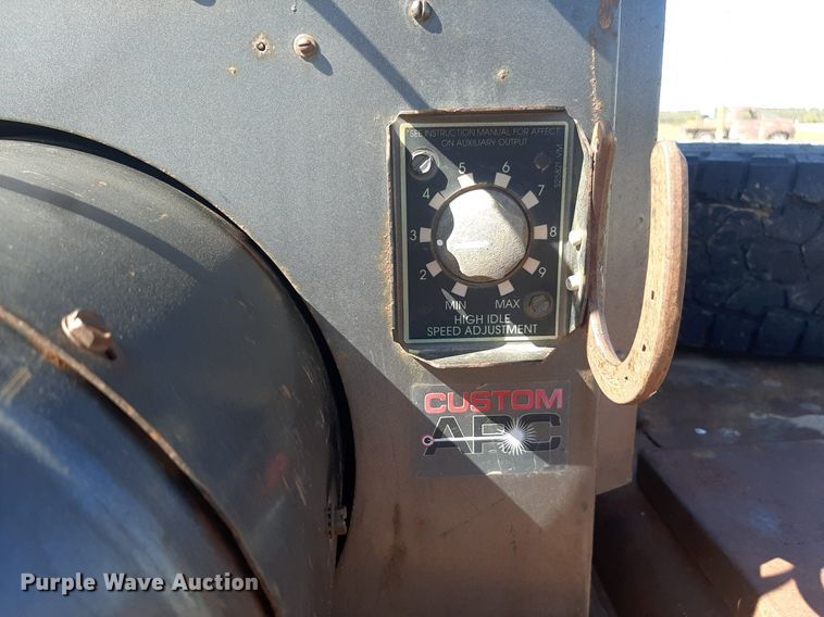 image for item KD9231 2006  Chevrolet Silverado 3500  Crew Cab flatbed pickup truck