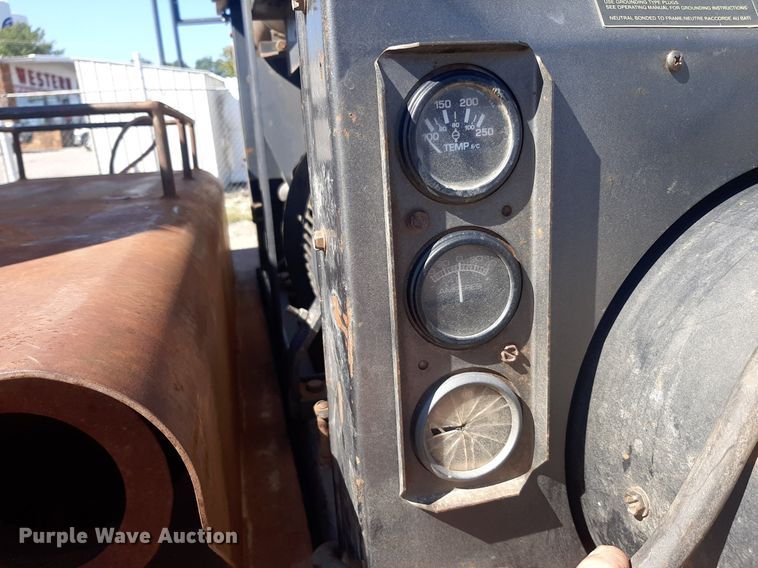 image for item KD9231 2006  Chevrolet Silverado 3500  Crew Cab flatbed pickup truck