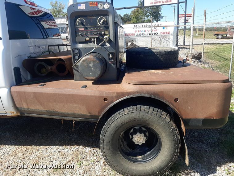 image for item KD9231 2006  Chevrolet Silverado 3500  Crew Cab flatbed pickup truck