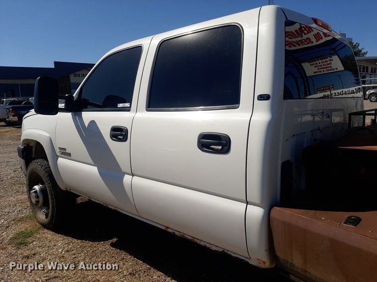 image for item KD9231 2006  Chevrolet Silverado 3500  Crew Cab flatbed pickup truck