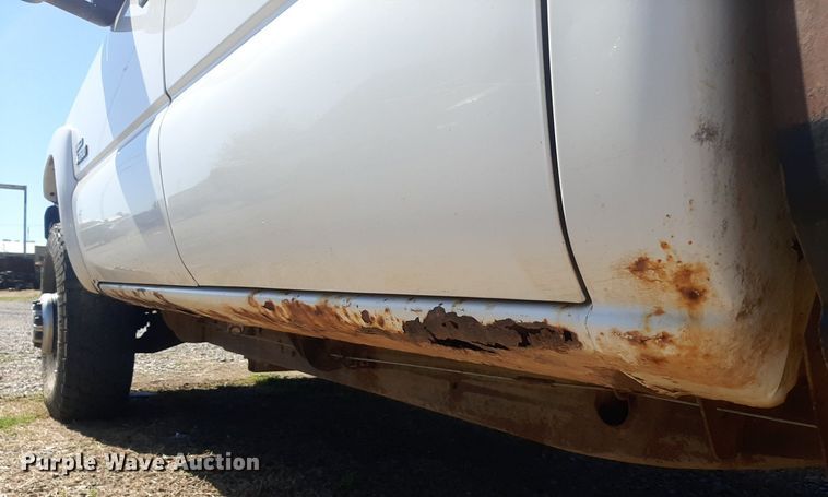 image for item KD9231 2006  Chevrolet Silverado 3500  Crew Cab flatbed pickup truck