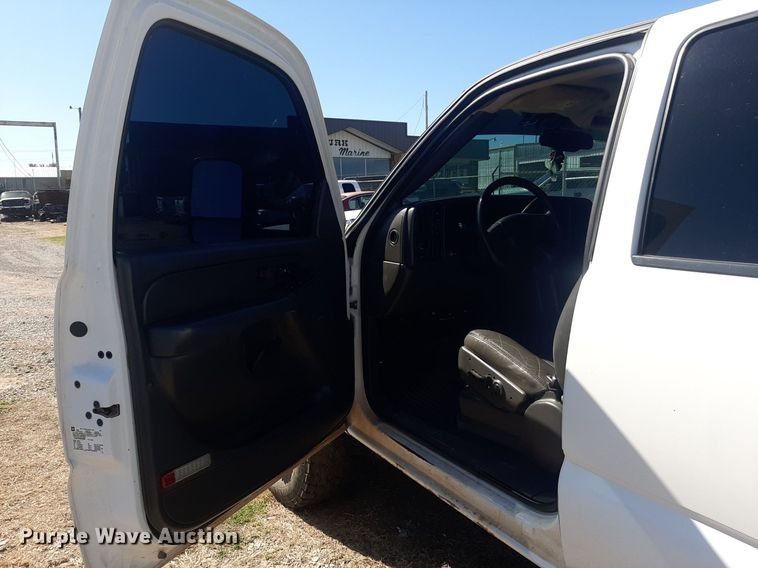 image for item KD9231 2006  Chevrolet Silverado 3500  Crew Cab flatbed pickup truck