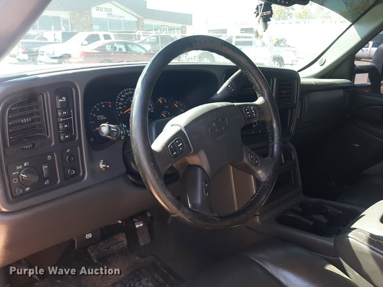 image for item KD9231 2006  Chevrolet Silverado 3500  Crew Cab flatbed pickup truck