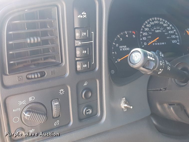 image for item KD9231 2006  Chevrolet Silverado 3500  Crew Cab flatbed pickup truck