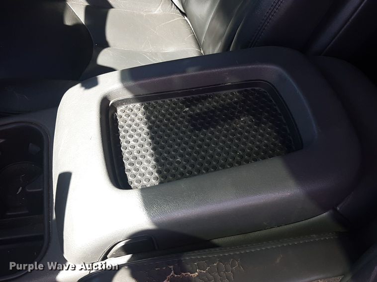 image for item KD9231 2006  Chevrolet Silverado 3500  Crew Cab flatbed pickup truck