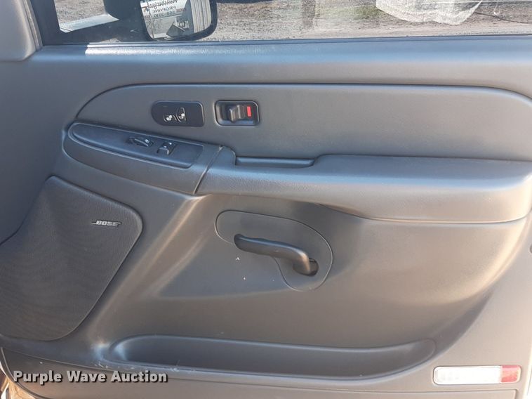 image for item KD9231 2006  Chevrolet Silverado 3500  Crew Cab flatbed pickup truck