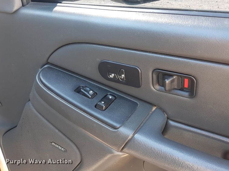 image for item KD9231 2006  Chevrolet Silverado 3500  Crew Cab flatbed pickup truck