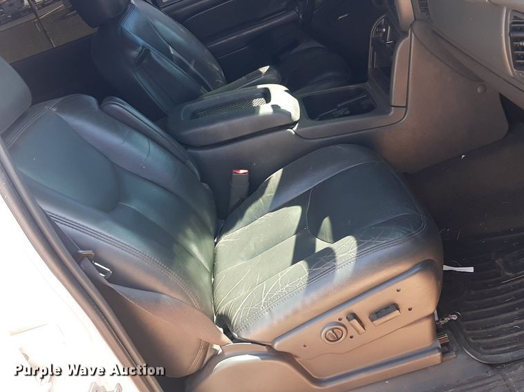 image for item KD9231 2006  Chevrolet Silverado 3500  Crew Cab flatbed pickup truck