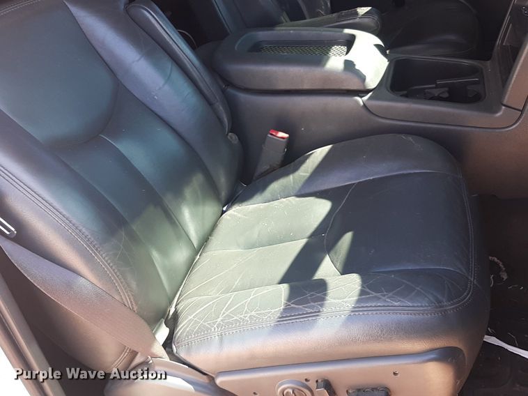 image for item KD9231 2006  Chevrolet Silverado 3500  Crew Cab flatbed pickup truck