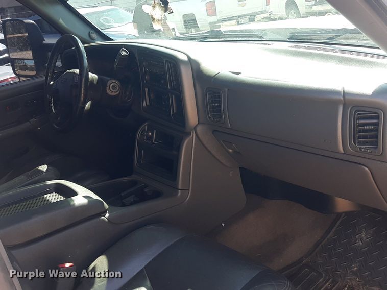 image for item KD9231 2006  Chevrolet Silverado 3500  Crew Cab flatbed pickup truck