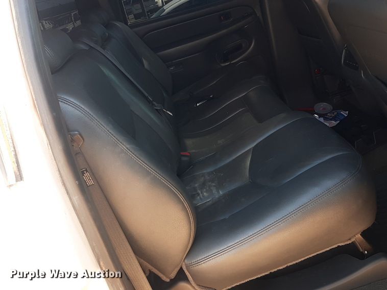 image for item KD9231 2006  Chevrolet Silverado 3500  Crew Cab flatbed pickup truck