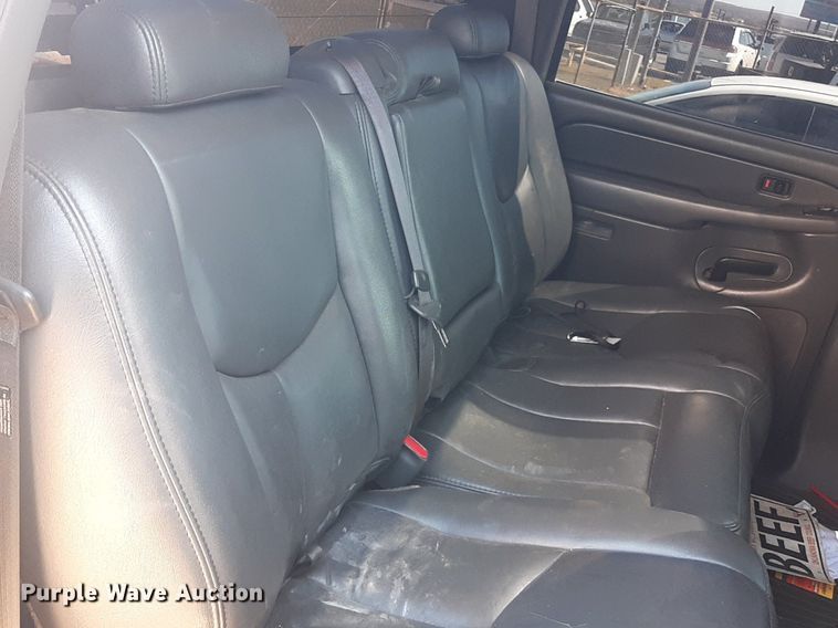 image for item KD9231 2006  Chevrolet Silverado 3500  Crew Cab flatbed pickup truck