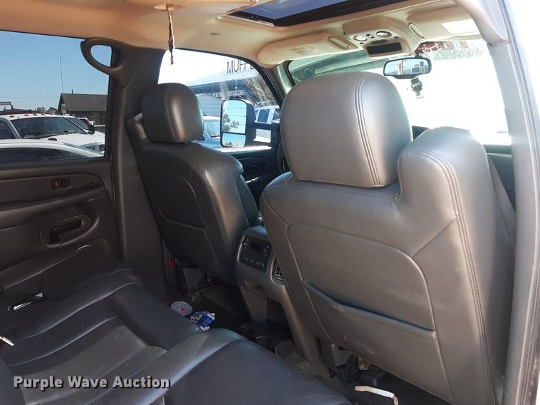 image for item KD9231 2006  Chevrolet Silverado 3500  Crew Cab flatbed pickup truck