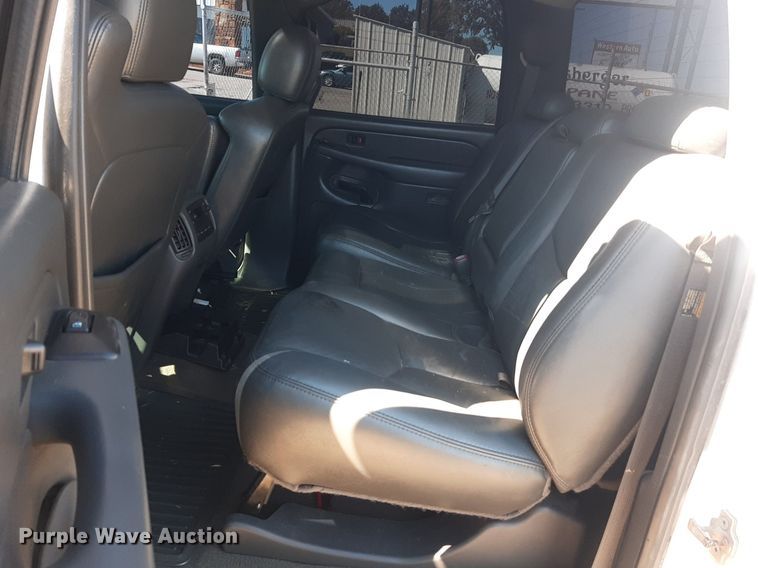 image for item KD9231 2006  Chevrolet Silverado 3500  Crew Cab flatbed pickup truck