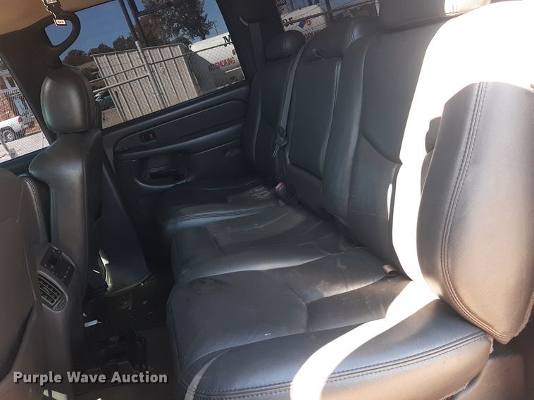 image for item KD9231 2006  Chevrolet Silverado 3500  Crew Cab flatbed pickup truck