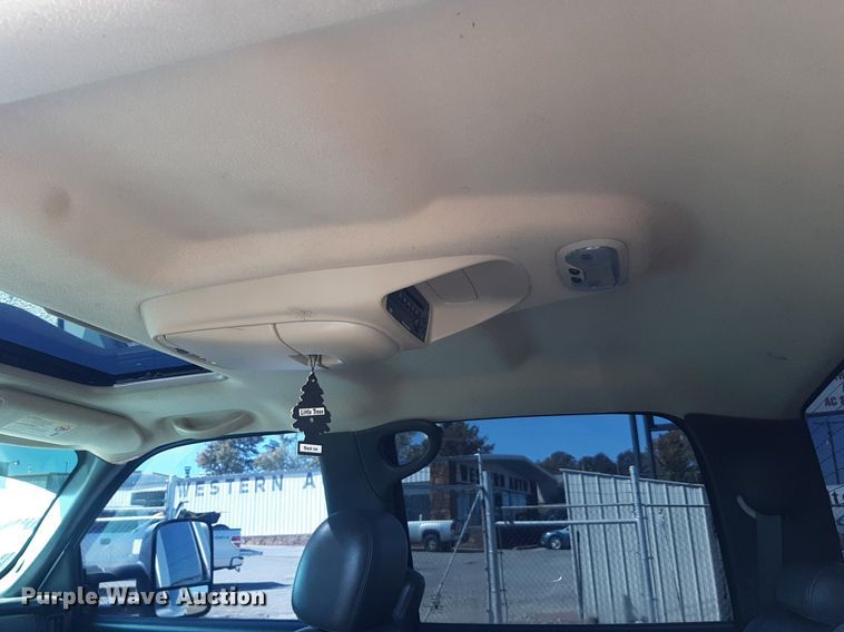 image for item KD9231 2006  Chevrolet Silverado 3500  Crew Cab flatbed pickup truck