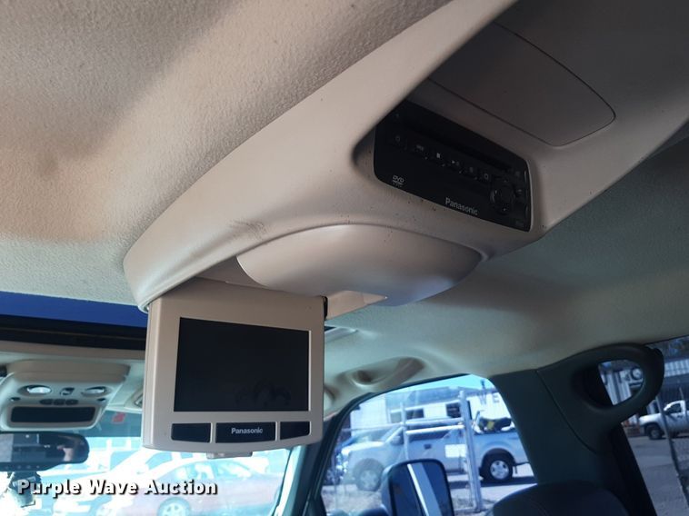 image for item KD9231 2006  Chevrolet Silverado 3500  Crew Cab flatbed pickup truck