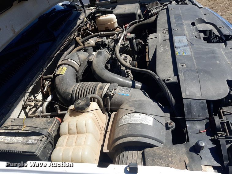 image for item KD9231 2006  Chevrolet Silverado 3500  Crew Cab flatbed pickup truck