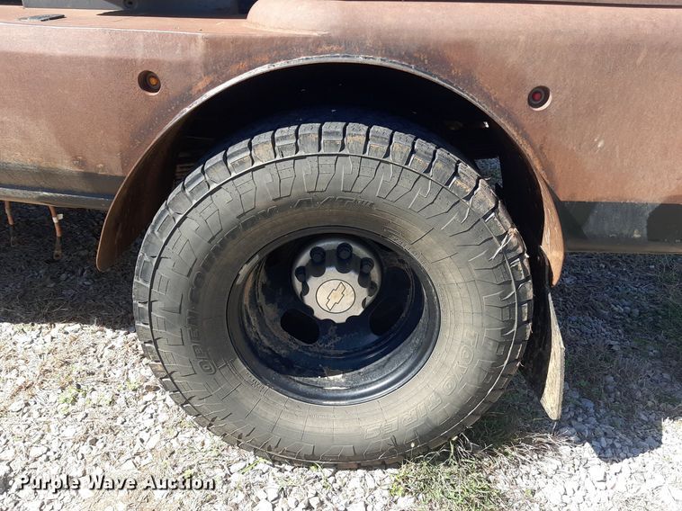 image for item KD9231 2006  Chevrolet Silverado 3500  Crew Cab flatbed pickup truck