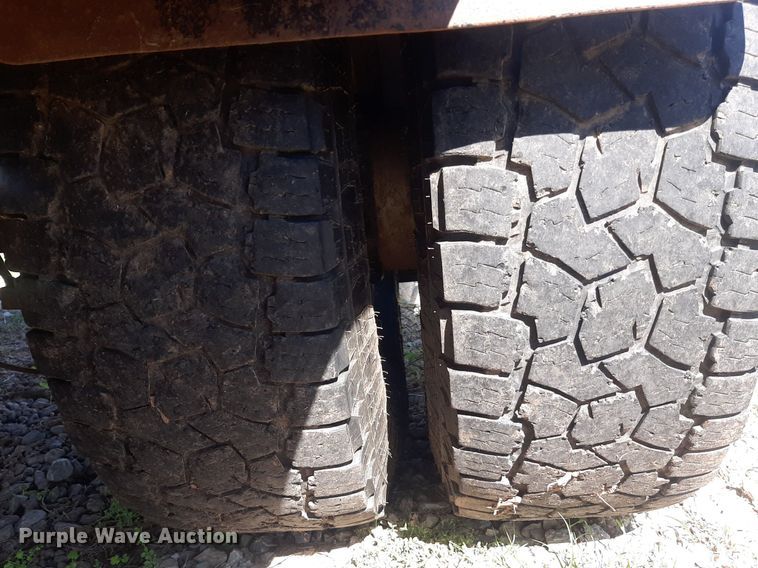 image for item KD9231 2006  Chevrolet Silverado 3500  Crew Cab flatbed pickup truck