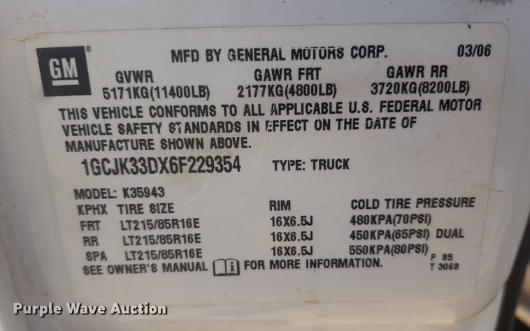 image for item KD9231 2006  Chevrolet Silverado 3500  Crew Cab flatbed pickup truck