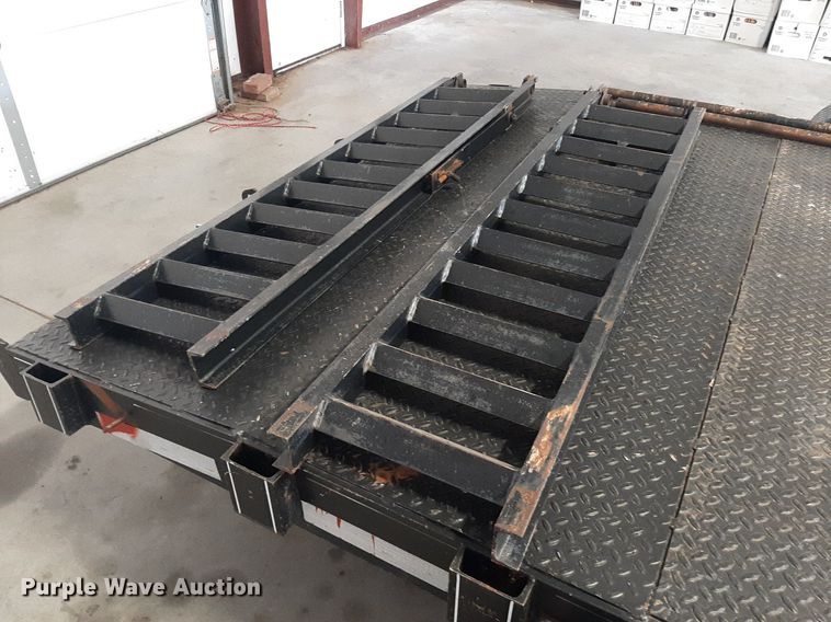 image for item KD9253 2006 Titan  equipment trailer